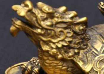 फेंग्शुई: शक्ति और समृद्धि के लिए घऱ में रखें ड्रेगन, इस तरह रखेंगे तो होगा धनलाभ