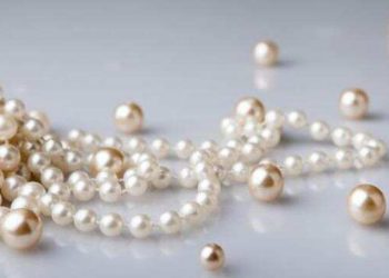 घर के झगड़ों से परेशान लोगों के लिए रामबाण है मोती, जानें इसके फायदे